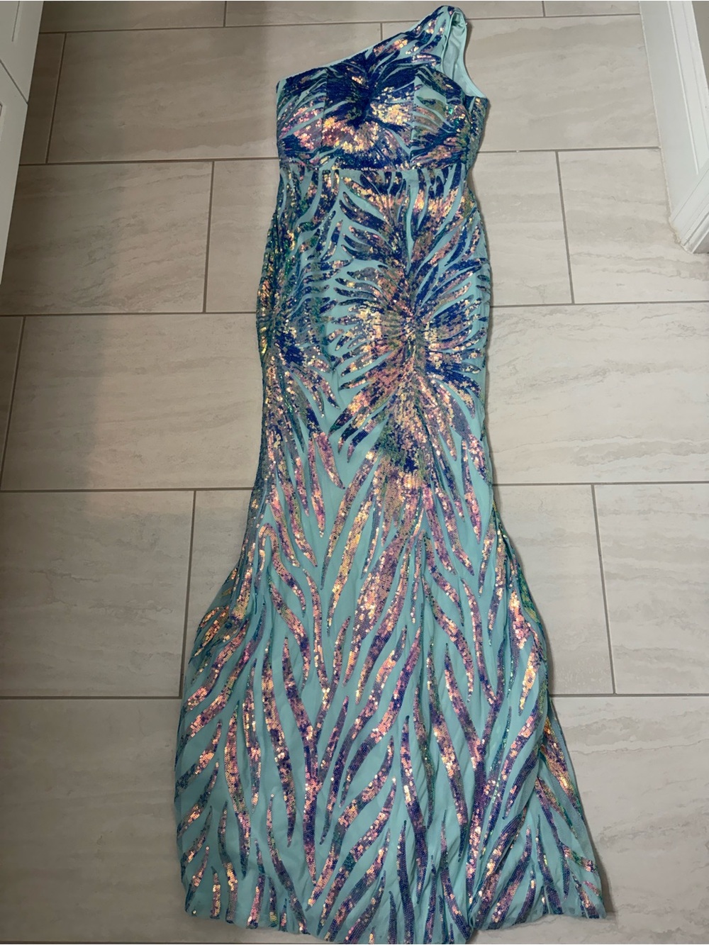 Stunning Aqua Sequin One Shoulder Giffniseti Gown, Sz M